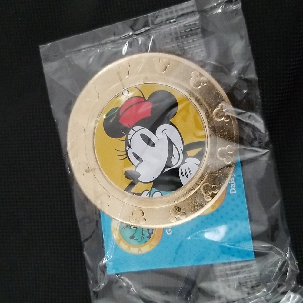 Frankford minnie yellow background coin